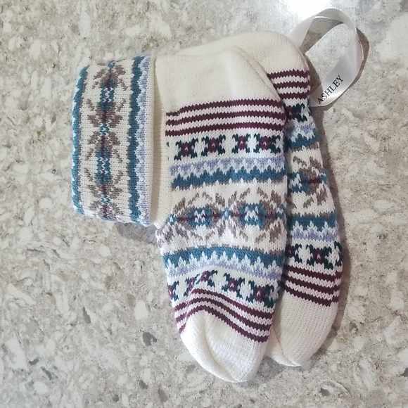 Laura Ashley Cozy Holiday Socks One Size - Picture 4 of 4